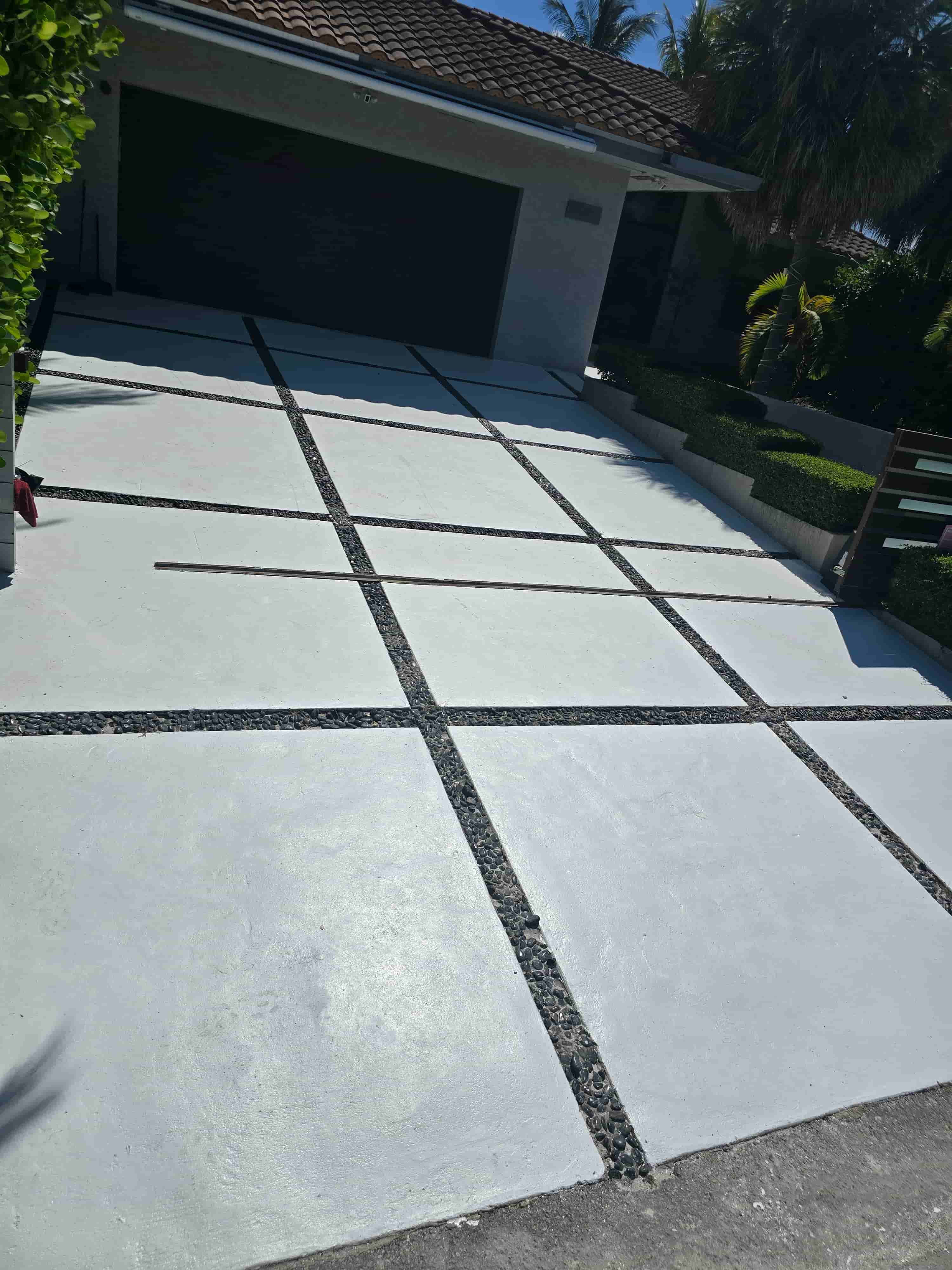 Concrete driveway in Hialeah, FL